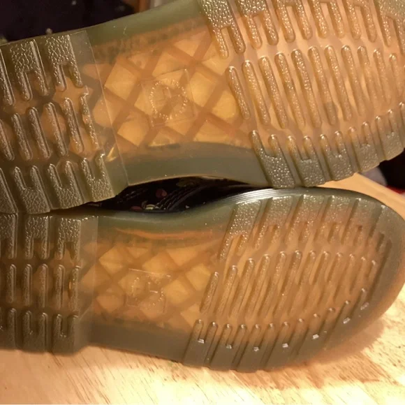 Dr. Martens Child Black Floral Combat Boots sz 11 in box - Picture 4 of 11